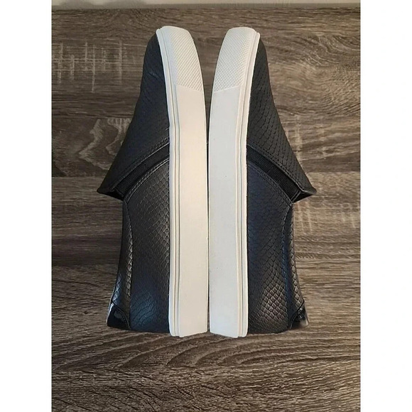 Dr. Scholl's Women's Nova Slip On Sneaker Black Snake Print Synthetic Sz 7 M - Picture 2 of 7